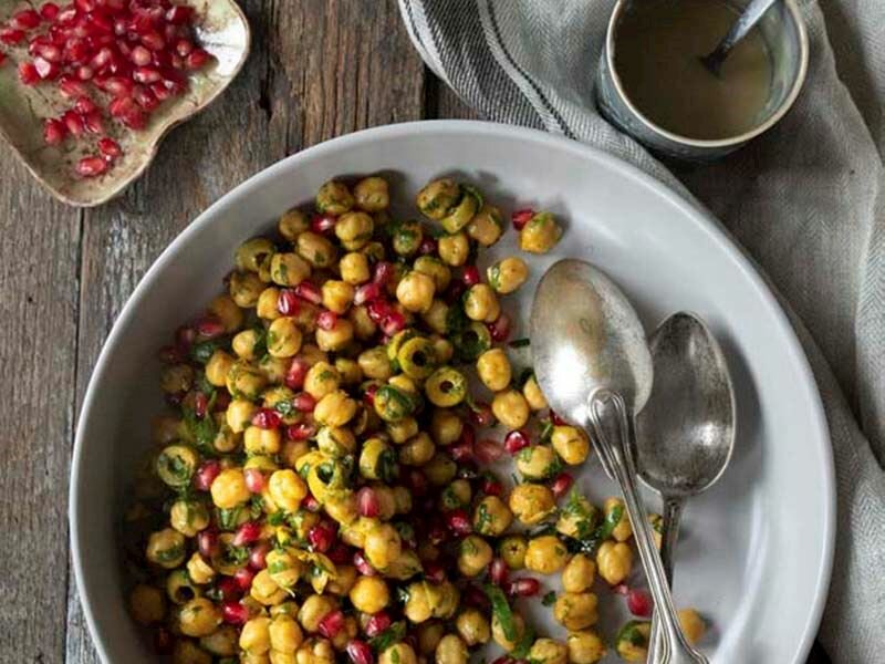 tahinli ve narlı nohut salatası