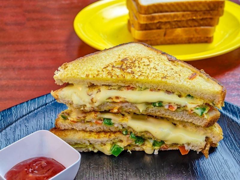 tavada yumurtalı tost