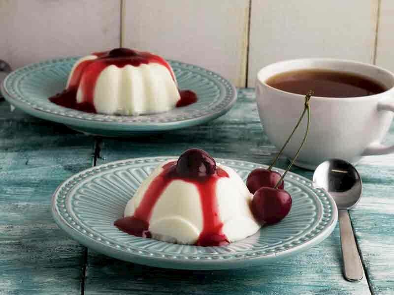 vişne soslu panna cotta