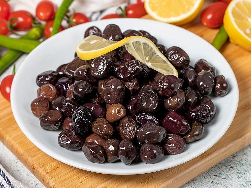 5 Litrelik Şişede Siyah Zeytin Yapımı