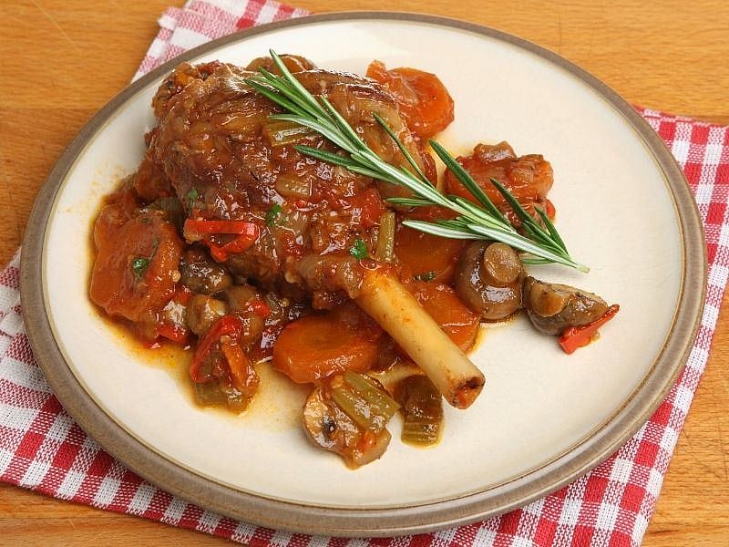 Ağır Ateşte Pişen Kuzu İncik Tarifi