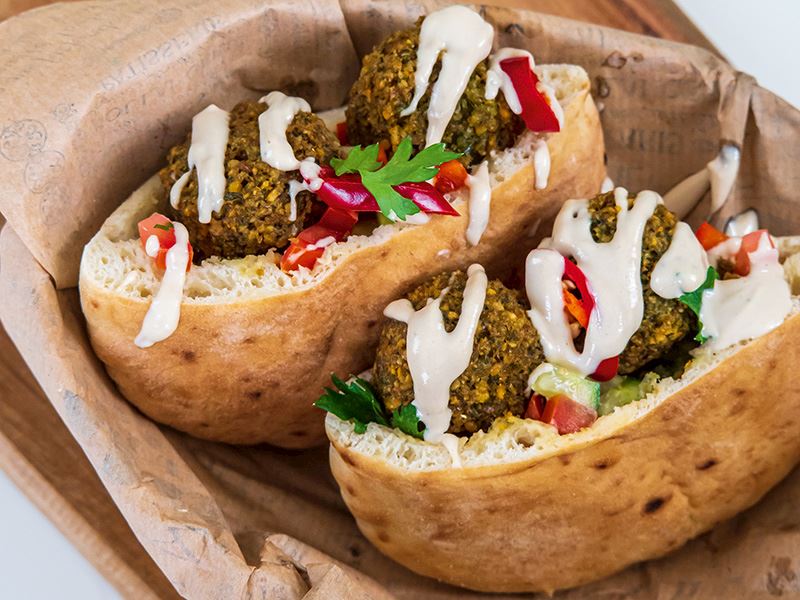 Baharatlı Falafel Ve Tahin Soslu Sandviç Tarifi