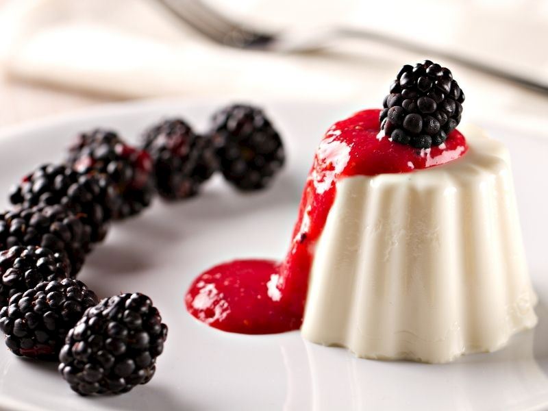 Böğürtlen Soslu Panna Cotta Tarifi
