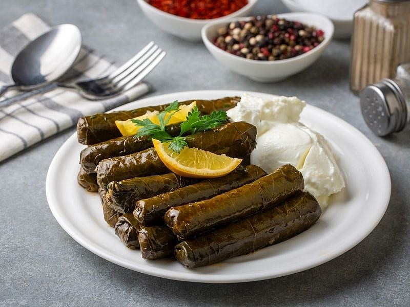 Bol Soğanlı Nar Ekşili Yaprak Sarma Tarifi