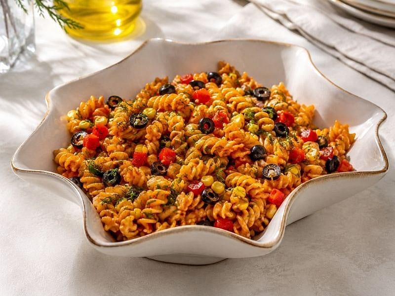 BOL SOSLU SALÇALI MAKARNA SALATASI TARİFİ