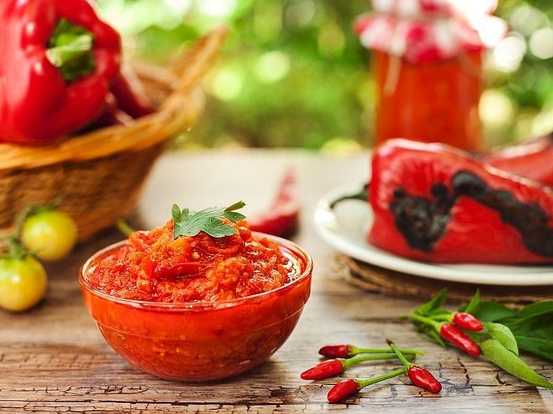 Çiğden Hazırlanan Doğal Acı Domates Sosu Tarifi