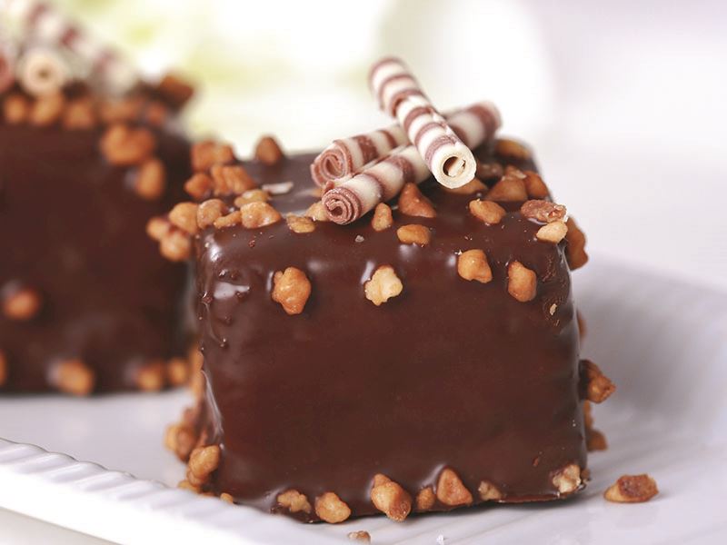 Çikolata Kaplı Küp Kekler Tarifi Çikolata Kaplı Küp Kekler Nasıl