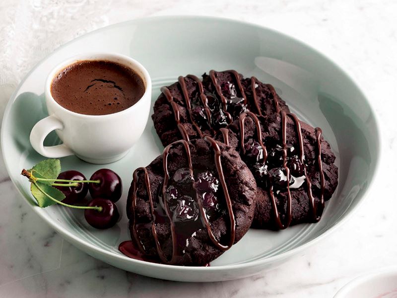 Çikolatalı vişneli parmak izi kurabiye