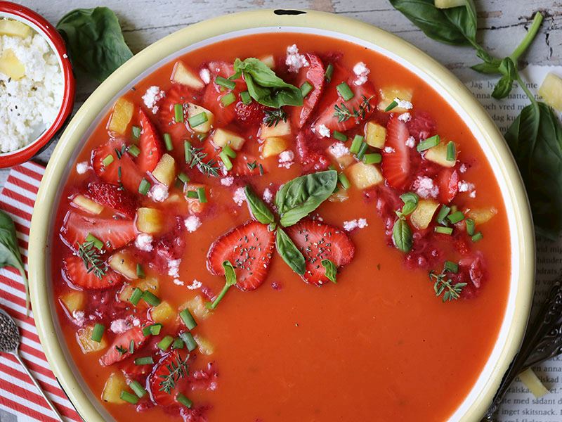 Çilek ve domatesli gazpacho