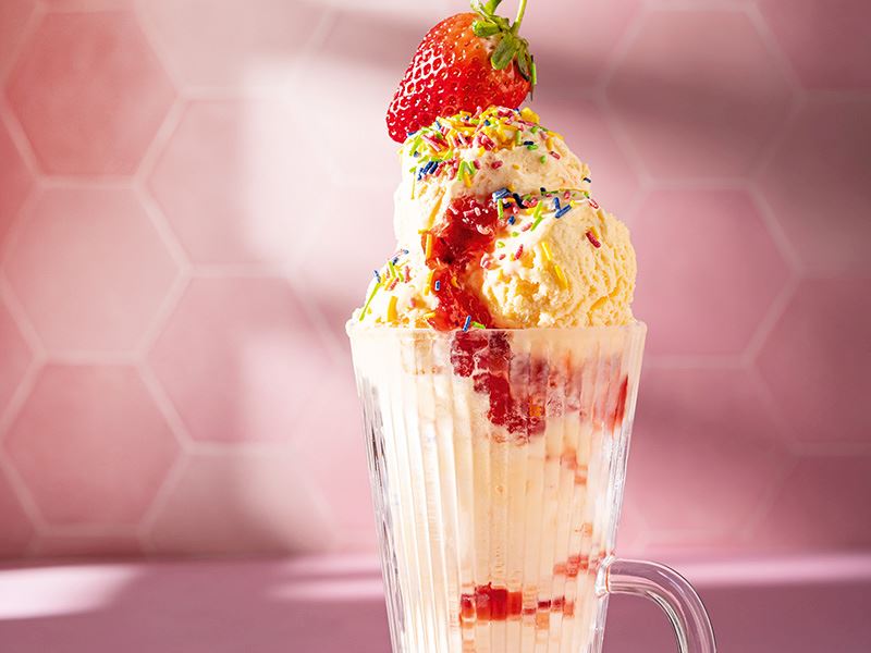Çilekli Dondurma Milkshake Tarifi
