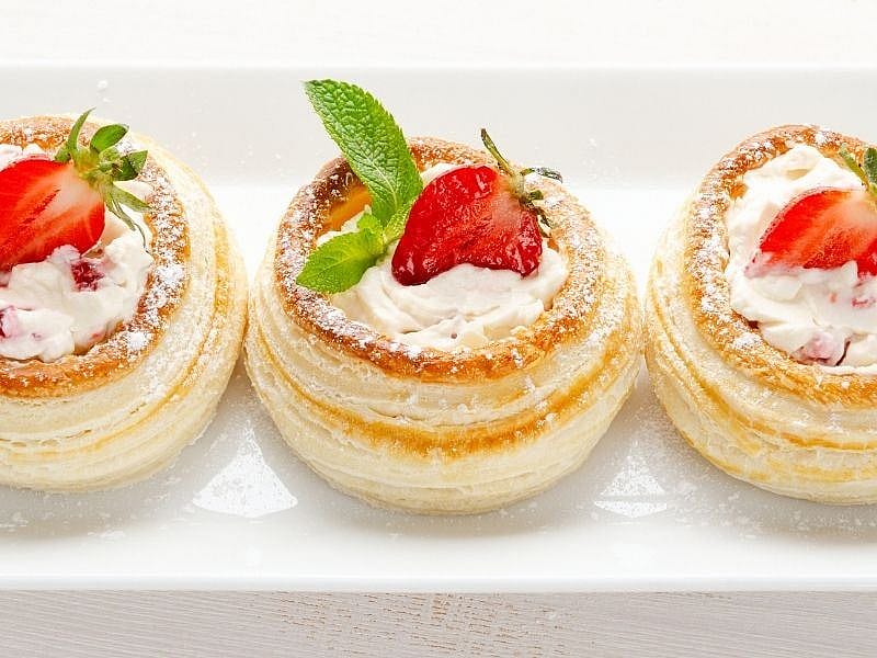 ÇİLEKLİ VOLOVAN TARİFİ