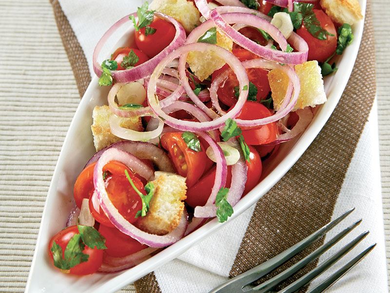 Ekmekli Ve Domatesli Soğan Salatası