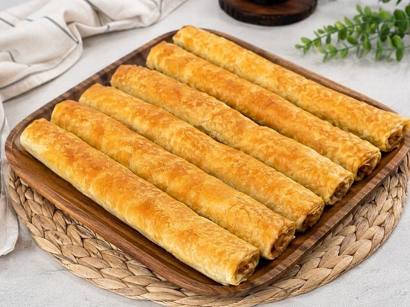 EL AÇMASI PATLICANLI KAT KAT BÖREK TARİFİ