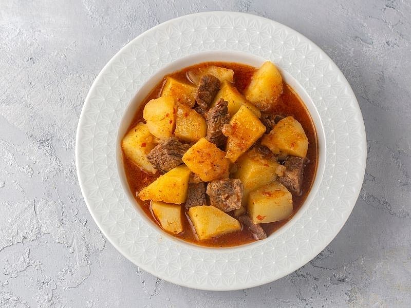 ETLİ PATATES YEMEĞİ TARİFİ