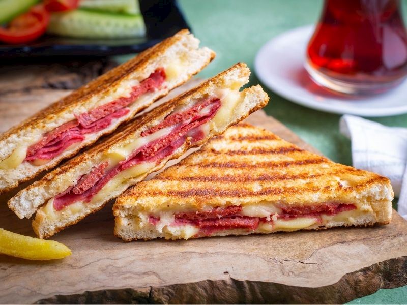 Ev Yapımı Nefis Karışık Tost Tarifi