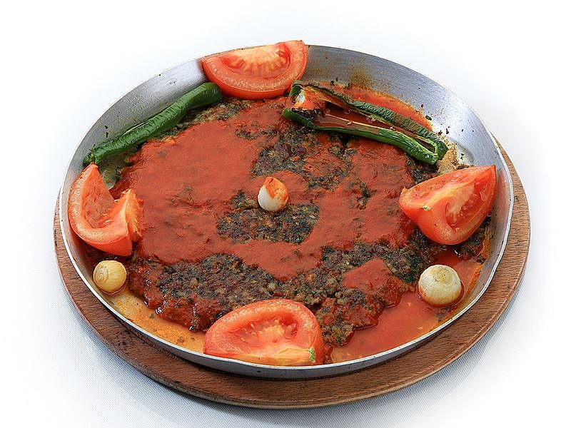 Fırında Nar Gibi Kızaran Tepsi Kebabı Tarifi