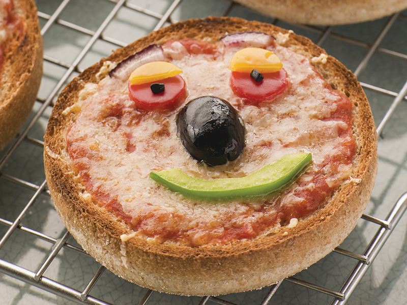 Gülen Yüzlü Pizza Tarifi Gülen Yüzlü Pizza Nasıl Yapılır? Lezzet