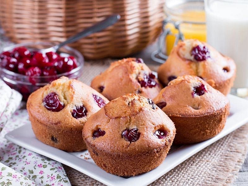 İçi Nemli Üzeri Puf Puf Vişneli Çikolatalı Muffin Tarifi