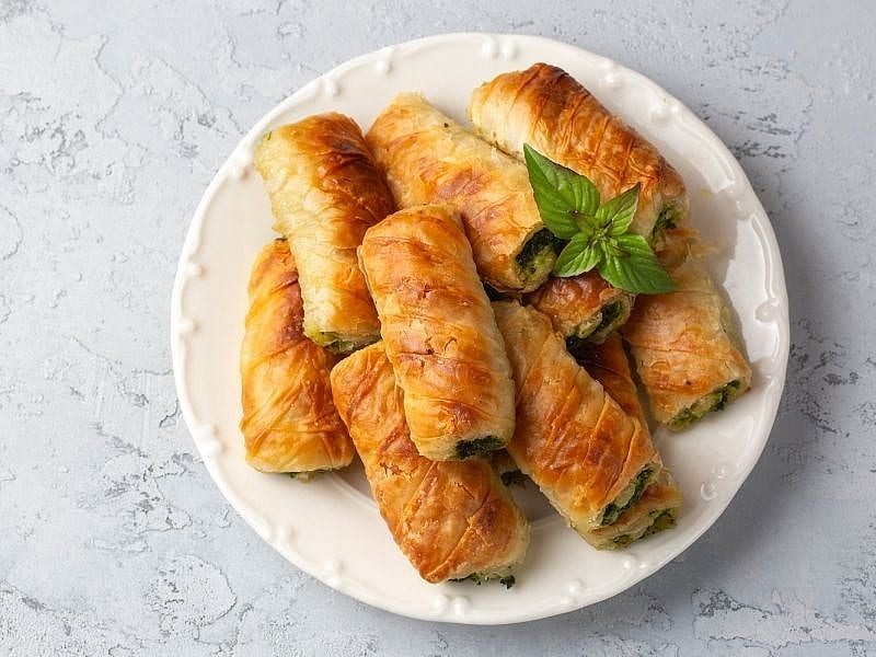 İçine Ne Koysan Yakışıyor! Hazır Yufkadan Börek Tarifi