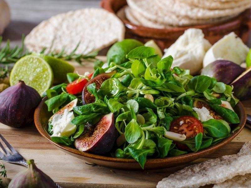  İncirli Mozzarellalı Semizotu Salatası