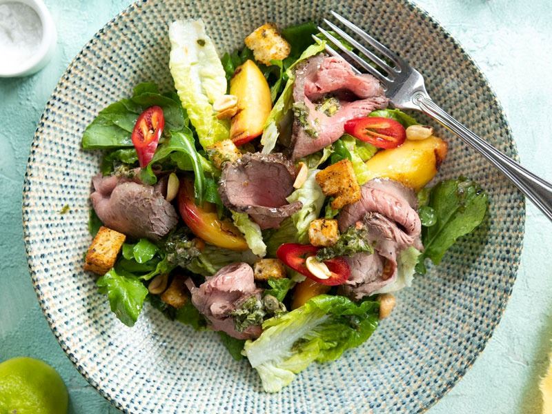 Izgara ayvalı rozbif salatası