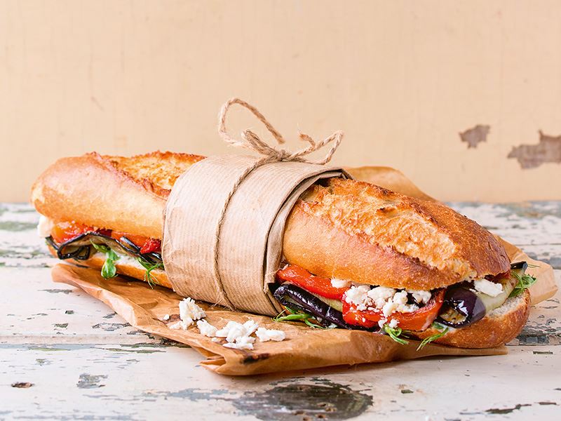 Izgara Sebzeli Ve Feta Peynirli Sandviç