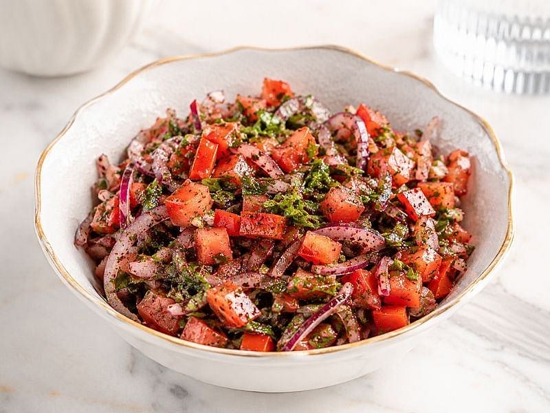 KEBAPÇILARIN MEŞHUR TABLACI SALATASI TARİFİ