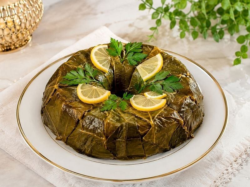 KEK KALIBINDA ZEYTİNYAĞLI YAPRAK SARMASI TARİFİ