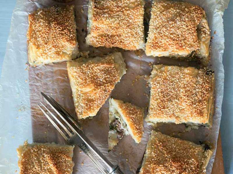 Kıymalı Semizotlu Börek Tarifi Kıymalı Semizotlu Börek Nasıl Yapılır