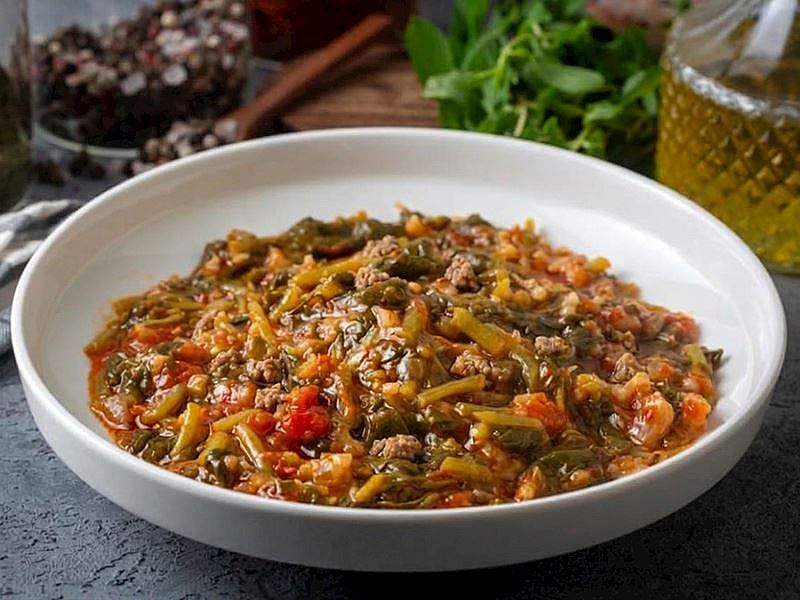 KIYMALI SEMİZOTU YEMEĞİ TARİFİ
