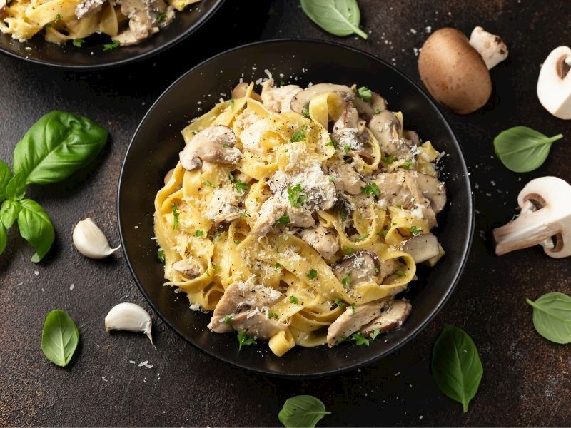  Kremalı Mantarlı Makarna Sosu Tarifi