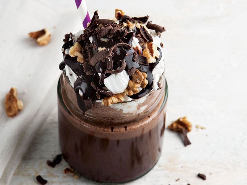 Kremalı Soğuk Çikolata Tarifi Kremalı Soğuk Çikolata Nasıl Yapılır