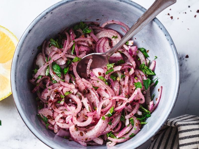 Lokanta Usulü Soğan Salatası Tarifi
