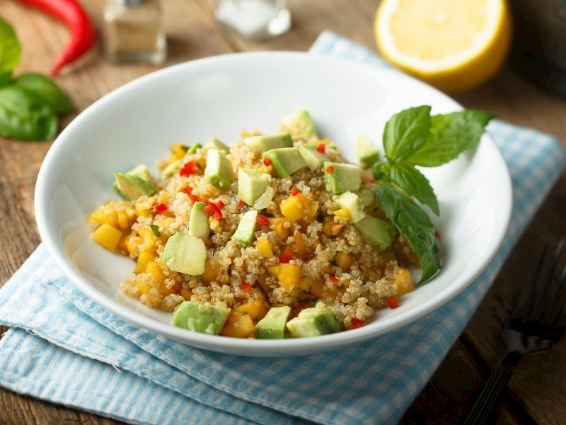 Mangolu Kinoa Salatası
