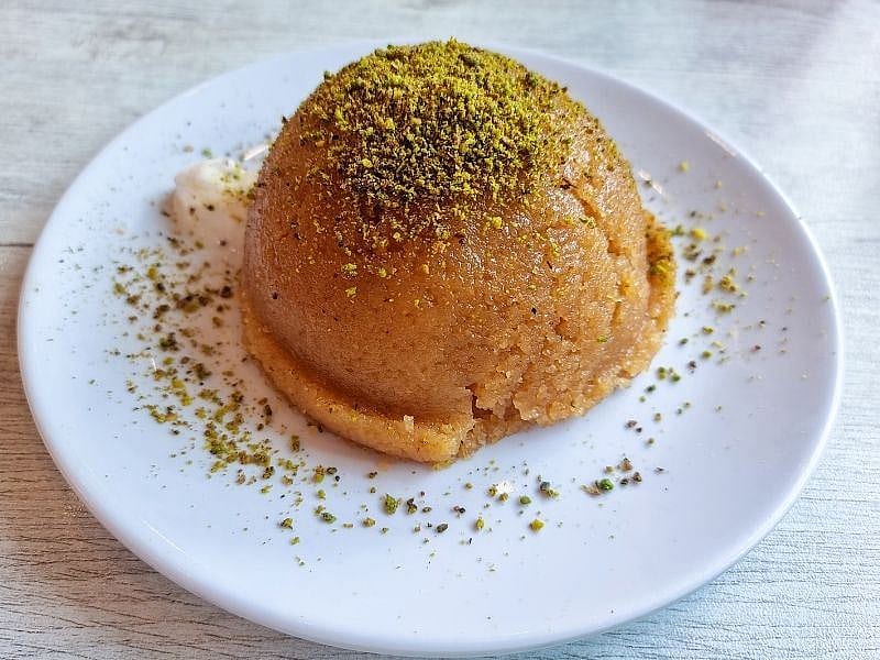 Meşhur Helvacı Usulü Tam Kıvamında Tahinli İrmik Helvası Tarifi