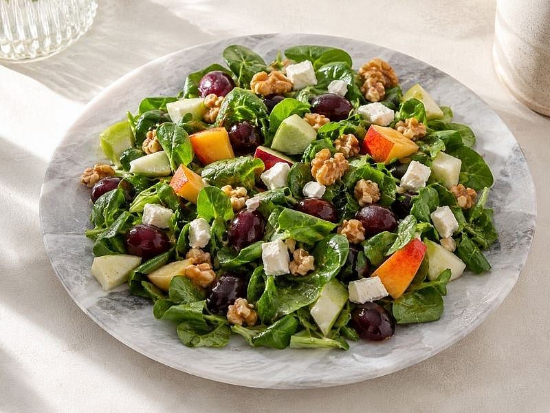 MEYVELİ SEMİZOTU SALATASI TARİFİ