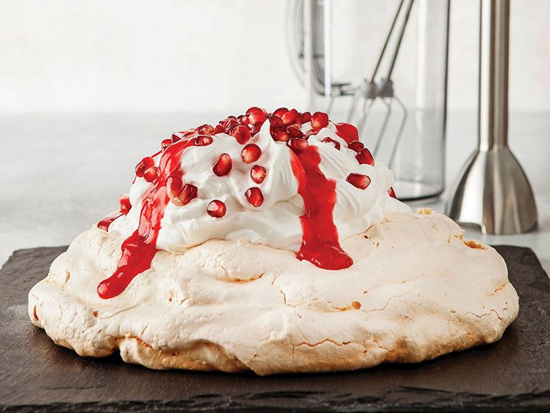 Narlı ve frambuazlı pavlova