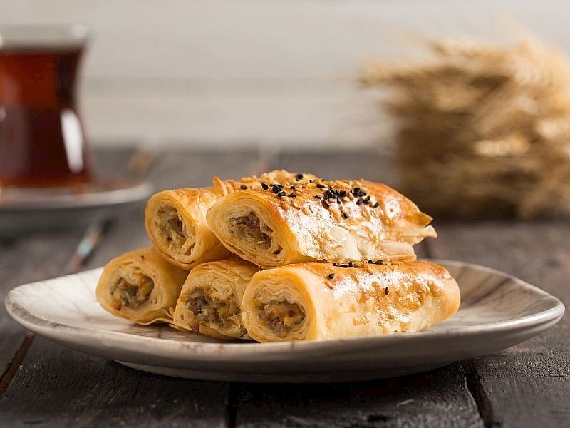 Oklavaya Veda Ettiren Yöntem: Kat Kat Açılan Patlıcanlı Börek Tarifi