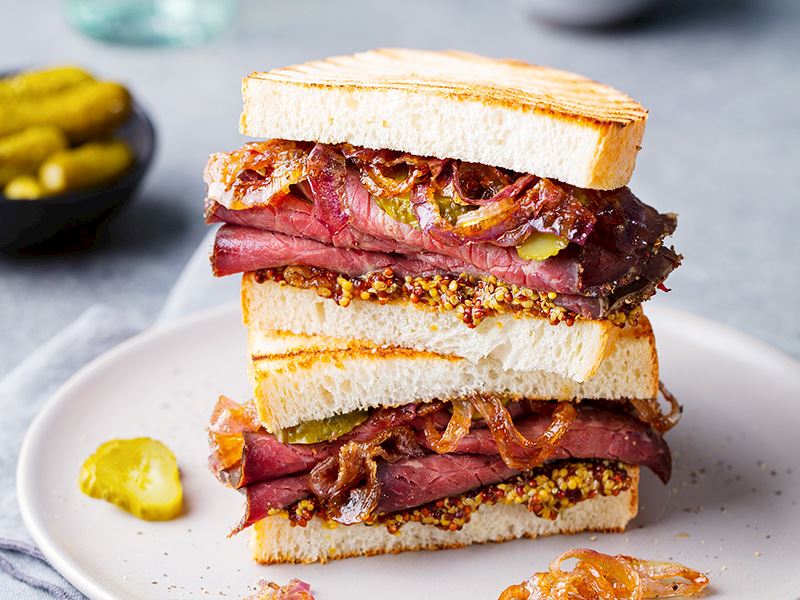 Pastırmalı Sandviç