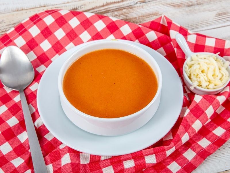 Sarımsaklı Ezogelin Çorbası