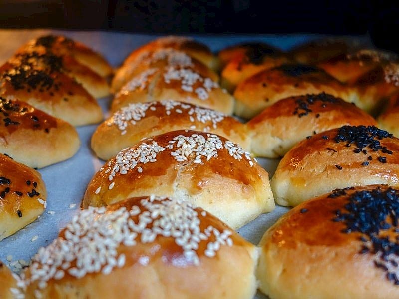 Sırrı Hamurunda Saklı Yumuşacık Mayalı Poğaça Tarifi