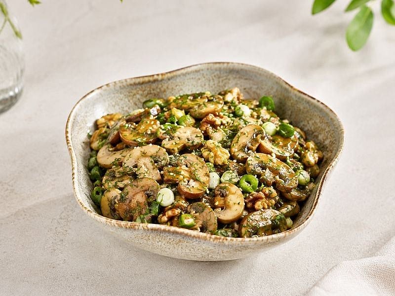 SOYA SOSLU MANTAR SALATASI TARİFİ