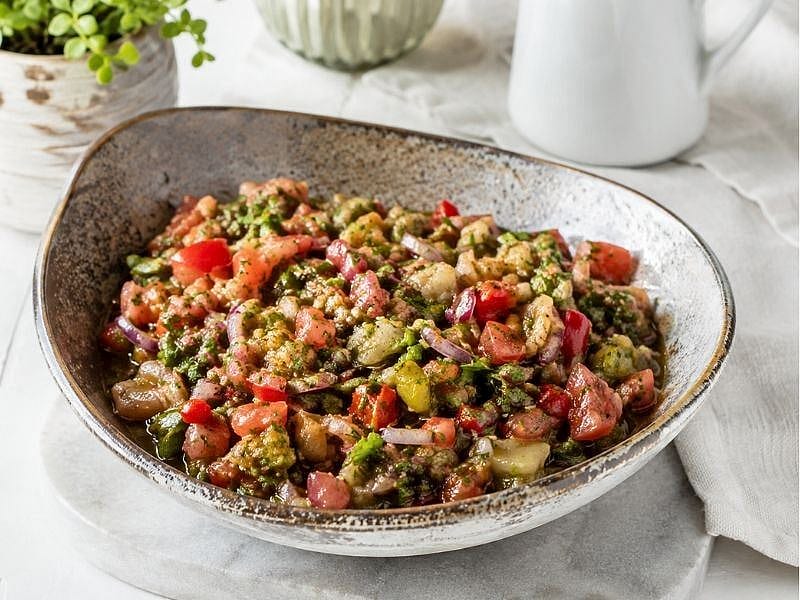 SUMAKLI PATLICAN SALATASI TARİFİ