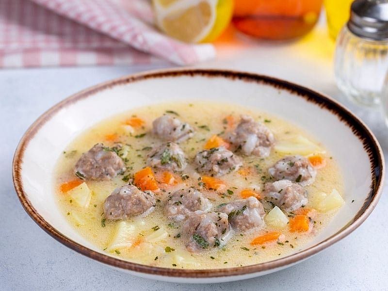 SUYUNA EKMEK BANMALIK EKŞİLİ KÖFTE TARİFİ