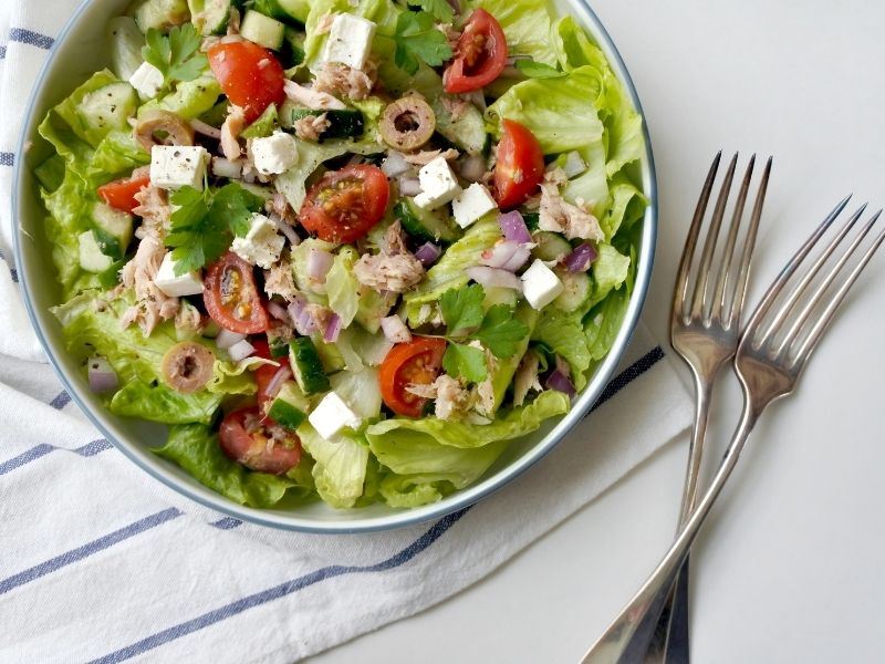 Ton Balıklı Peynirli Salata
