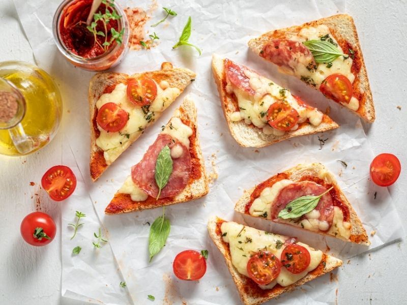 Tost Ekmeğinde Pizza