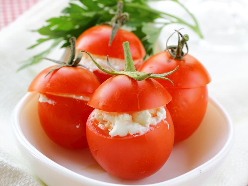 Tulum peynirli domates dolması