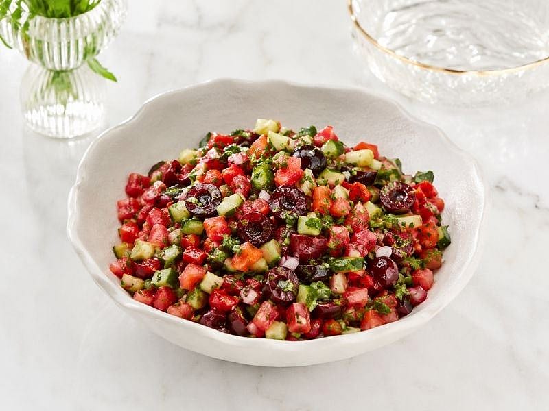 VİŞNELİ BOSTANA SALATASI TARİFİ