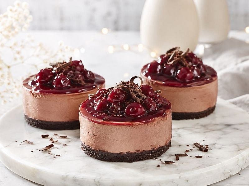 Vişneli ve Çikolatalı Porsiyonluk Cheesecake Tarifi