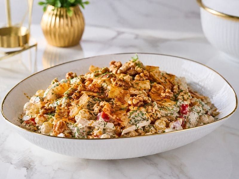 Yoğurtlu Tavuklu Çıtır Salata Tarifi